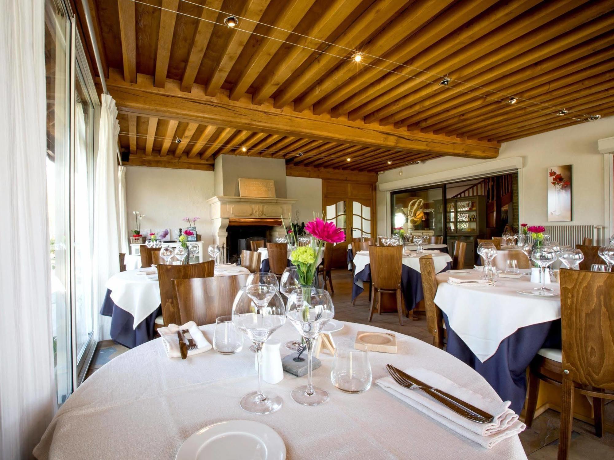 Hotel-Restaurant "La Gremelle" Ladoix-Serrigny Exterior photo